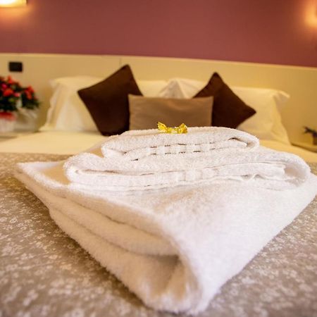 Il Piccolo Piacenza Hotell Exteriör bild